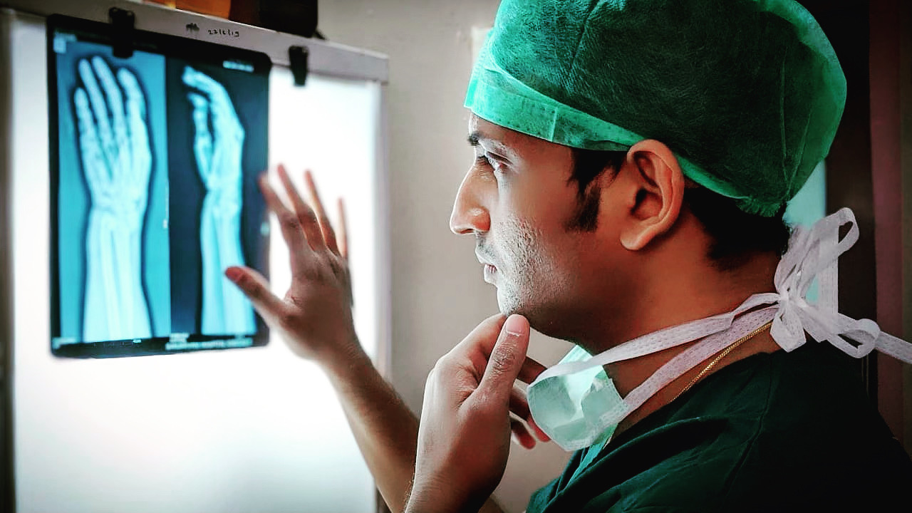 Best Orthopedic Doctor in Pune